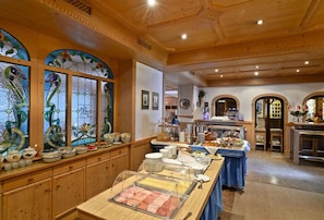 Breakfast served, local and international cuisine, al fresco dining