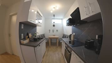 雪櫃、微波爐、焗爐、爐具