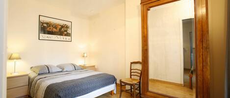 1 غرفة نوم وخزنة داخل الغرفة ومكواة/لوح كي وواي فاي مجانًا