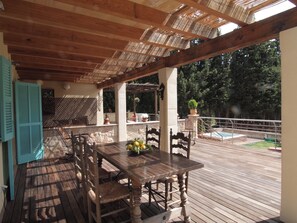 Outdoor dining - Villa in Nature with Yoga Room, Peace and Tranquility (Puigpuñent)