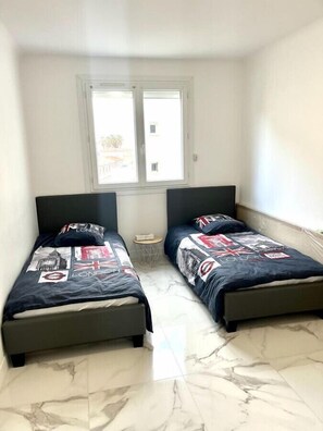 3 quartos, ferros/tábuas de passar roupa, Wi-Fi de cortesia