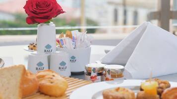 Desayuno buffet incluido todos los días