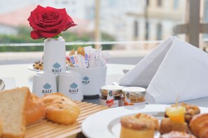 Desayuno buffet incluido todos los días 