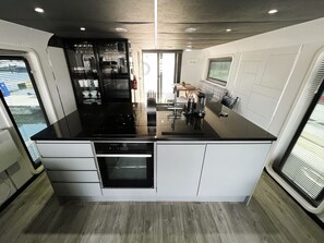 Kühlschrank, Mikrowelle, Ofen, Geschirrspüler