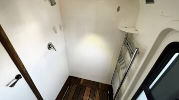 淋浴設備、風筒、提供毛巾
