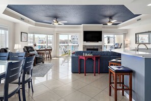 TV, DVD player - Royal Beach 202 - midtown oceanview 3 br /3 bath outdoor pool 2 car pkg (Ocean City)