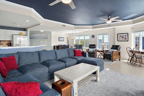 TV, DVD player - Royal Beach 202 - midtown oceanview 3 br /3 bath outdoor pool 2 car pkg (Ocean City)