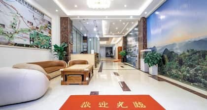 Pinshang Holiday Hotel