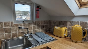 Kühlschrank, Mikrowelle, Ofen, Wasserkocher