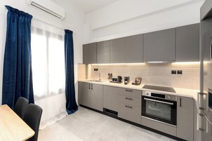 Caja fuerte, cortinas opacas, sistema de insonorización