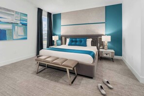 7 habitaciones, escritorio y tabla de planchar con plancha