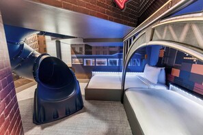 7 habitaciones, tabla de planchar con plancha, wifi y ropa de cama