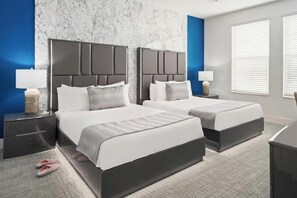 7 habitaciones, escritorio y tabla de planchar con plancha 