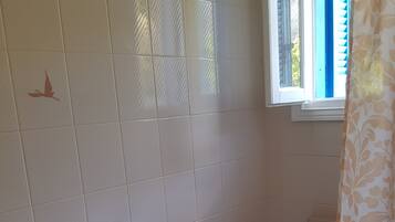 Rainfall showerhead, hair dryer, bidet, towels