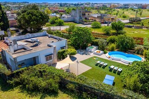 A residential property with a rooftop terrace, a swimming pool, and a well-maintained garden. - Villa Ambra by Villa Plus (San Vito dei Normanni)