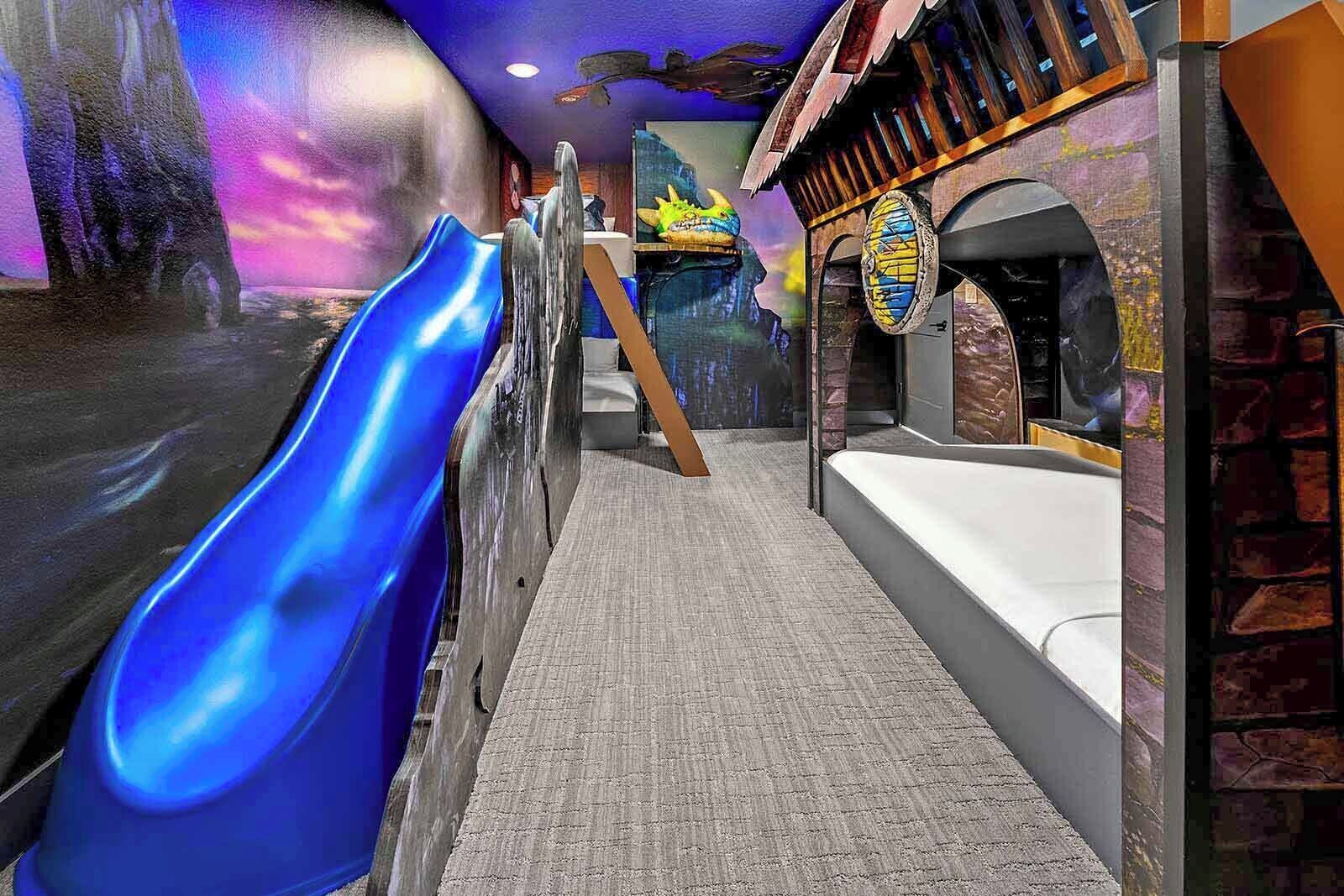 4 Schlafzimmer, Schreibtisch, Bügeleisen/Bügelbrett, Reisekinderbett