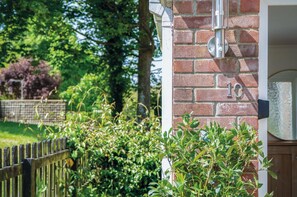 Exterior detail - Sunderland Avenue - 2 Bedroom - Pembroke Dock (Pembroke Dock)