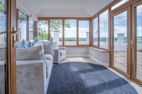Highfield - 5 Bedroom Holiday Home - Pembroke Dock