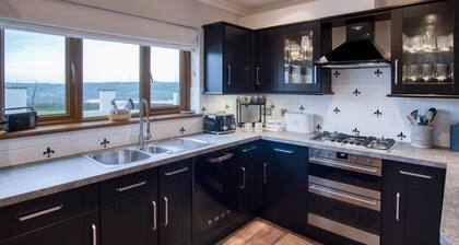 Highfield - 5 Bedroom Holiday Home - Pembroke Dock