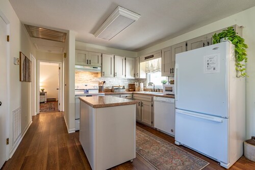 Stroll to Park, Shops, Restaurants in Downtown WJ!