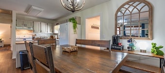 Stroll to Park, Shops, Restaurants in Downtown WJ!