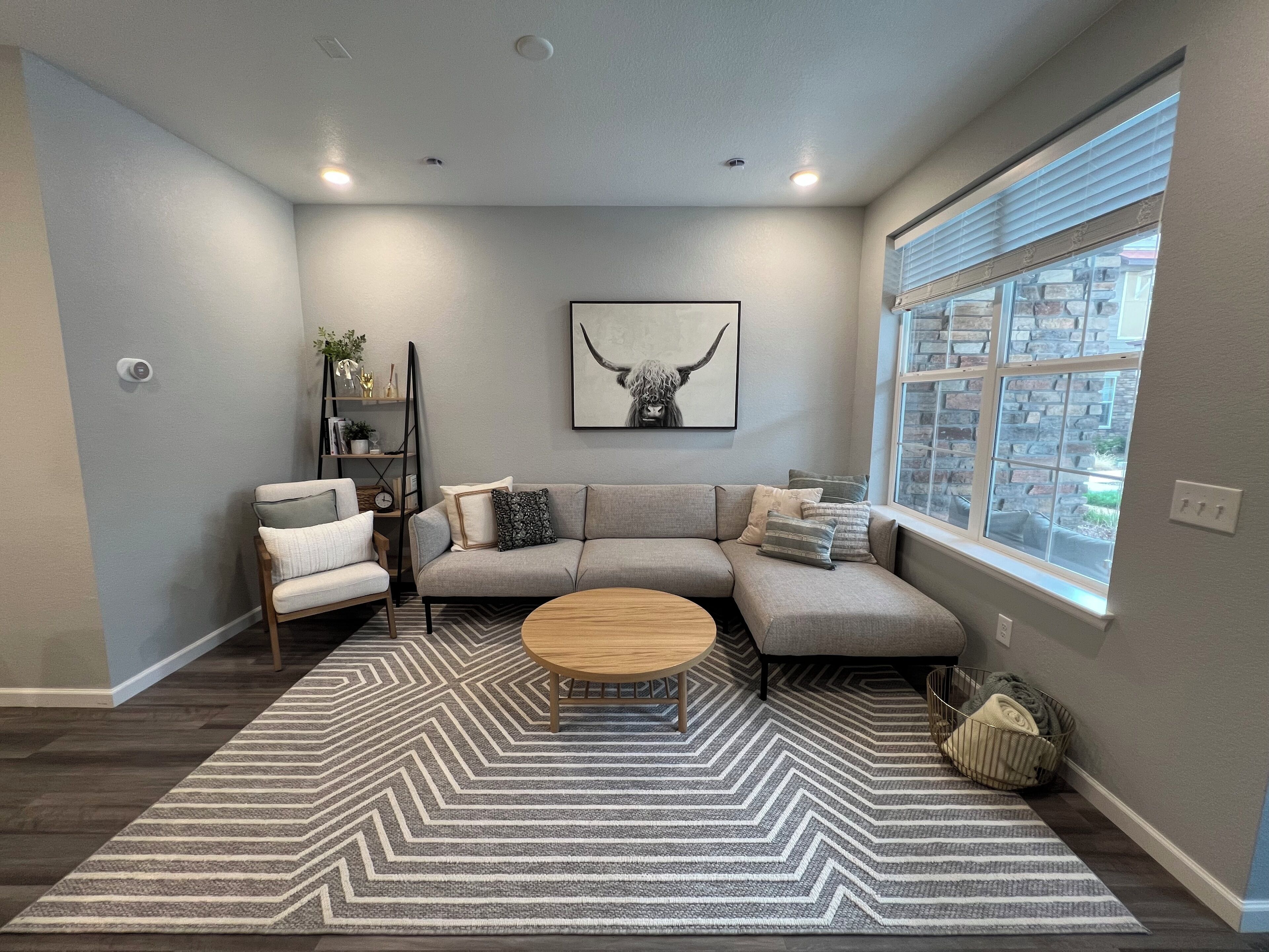 2Br, Gym, Trails, Fast Wifi, 75" TV, Workspace