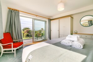 4 bedrooms, iron/ironing board, travel crib, free WiFi