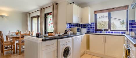 Fridge, oven, dishwasher, cookware/dishes/utensils