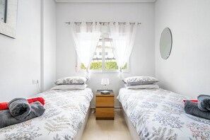 2 quartos, ferros/tábuas de passar roupa, Wi-Fi, roupa de cama