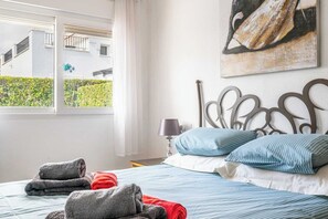 2 slaapkamers, een strijkplank/strijkijzer, wifi, beddengoed