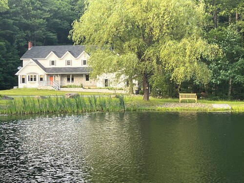 Lake Wallenpaupack, PA 4 Bedroom 4 Bath with ponds and fishing 