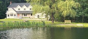 Lake Wallenpaupack, PA 4 Bedroom 4 Bath with ponds and fishing 