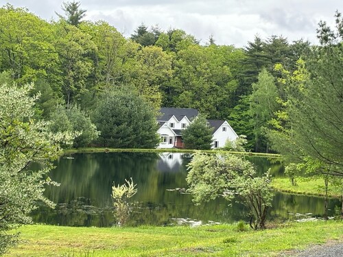 Lake Wallenpaupack, PA 4 Bedroom 4 Bath with ponds and fishing 