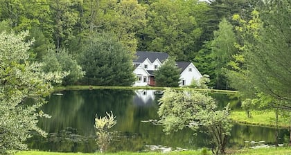 Lake Wallenpaupack, PA 4 Bedroom 4 Bath with ponds and fishing