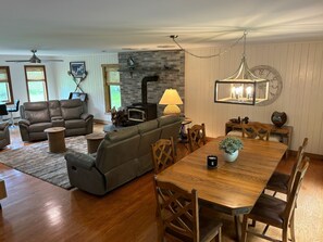 Interior - Lake Wallenpaupack, PA 4 Bedroom 4 Bath with ponds and fishing  (Hawley)