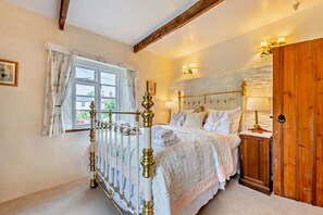 1 bedroom, travel cot, free WiFi, bed sheets