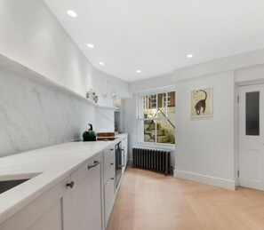 Nhà | Bếp riêng | Tủ lạnh, lò nướng, bếp nấu, máy rửa bát