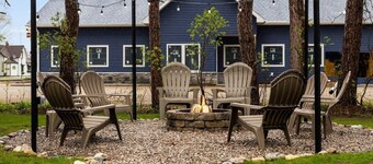 NEW Bellaire Home, 5 Minute WALK to downtown!