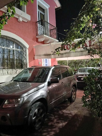 Vista frontal de la propiedad