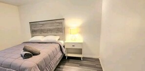 3 chambres, fer et planche à repasser, Wi-Fi, draps fournis