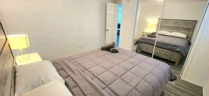 3 chambres, fer et planche à repasser, Wi-Fi, draps fournis