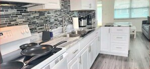 Private kitchen - #13 Clearwater airport home (Clearwater)