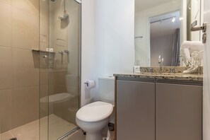 Studio Standard (PH Studio 25VCG.2C.3 - 506543) | Salle de bain | Douche, douche à « effet pluie », sèche-cheveux, serviettes fournies