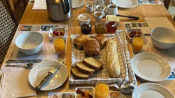 Free daily continental breakfast