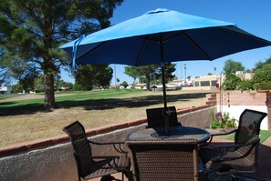 Outdoor dining - The 18th Hole at Green Valley (Green Valley)