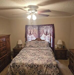 3 bedrooms, iron/ironing board, free WiFi, bed sheets