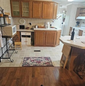 Fridge, microwave, oven, stovetop - Doniphan/Current River 3br/2ba Rural Getaway 50 acre Ryan's Ranch (Doniphan)