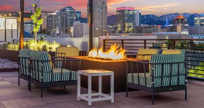 Luxury Downtown 2 Bd 2 Ba Suite - Rooftop Terrace, Steps to Delta Center & More!