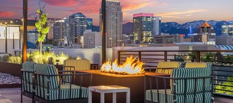 Luxury Downtown 2 Bd 2 Ba Suite - Rooftop Terrace, Steps to Delta Center & More!