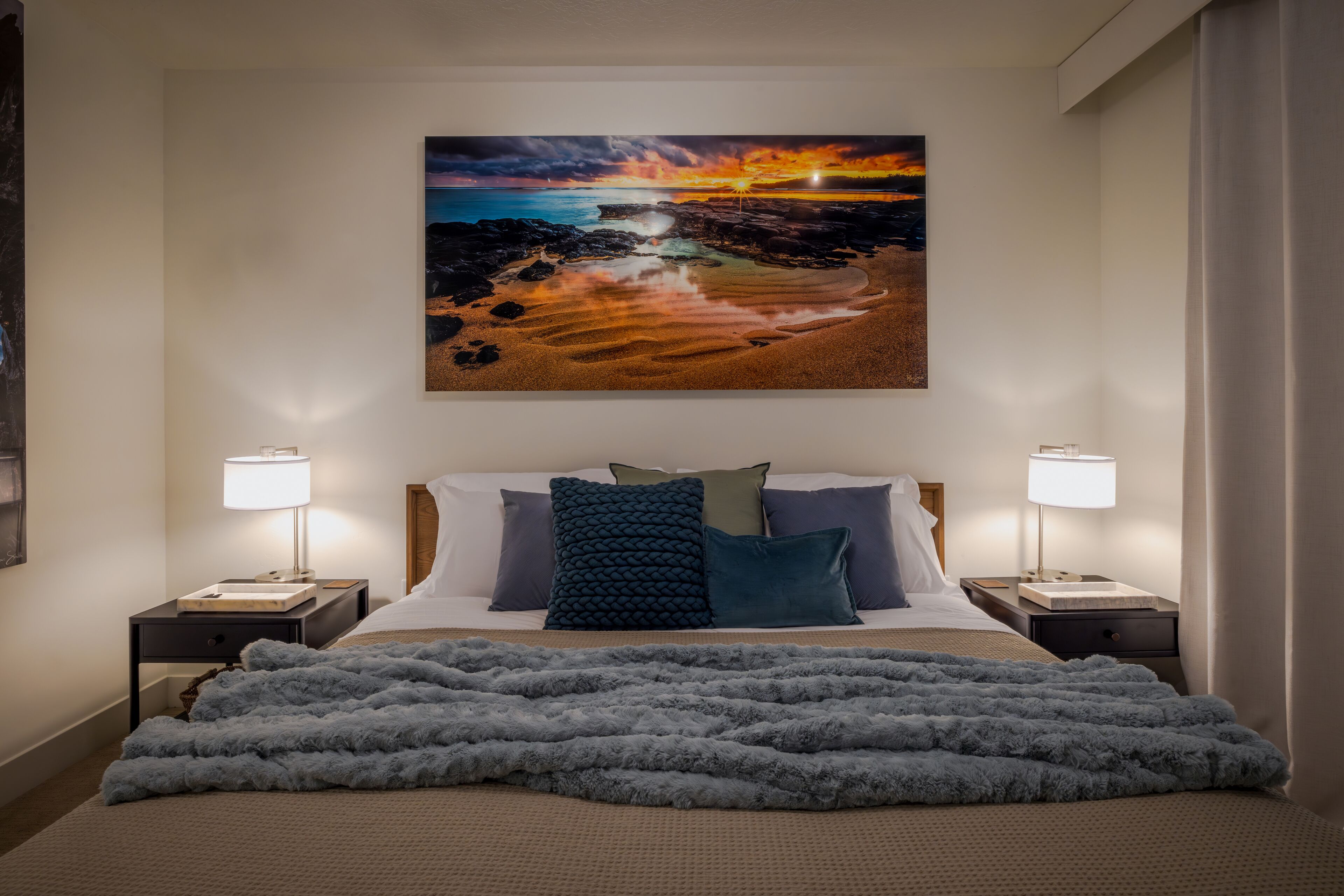 2 bedrooms, desk, iron/ironing board, travel crib